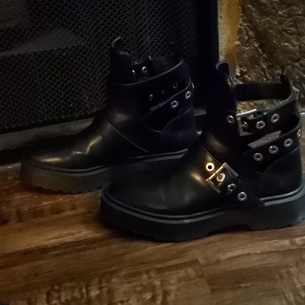 Combat boots